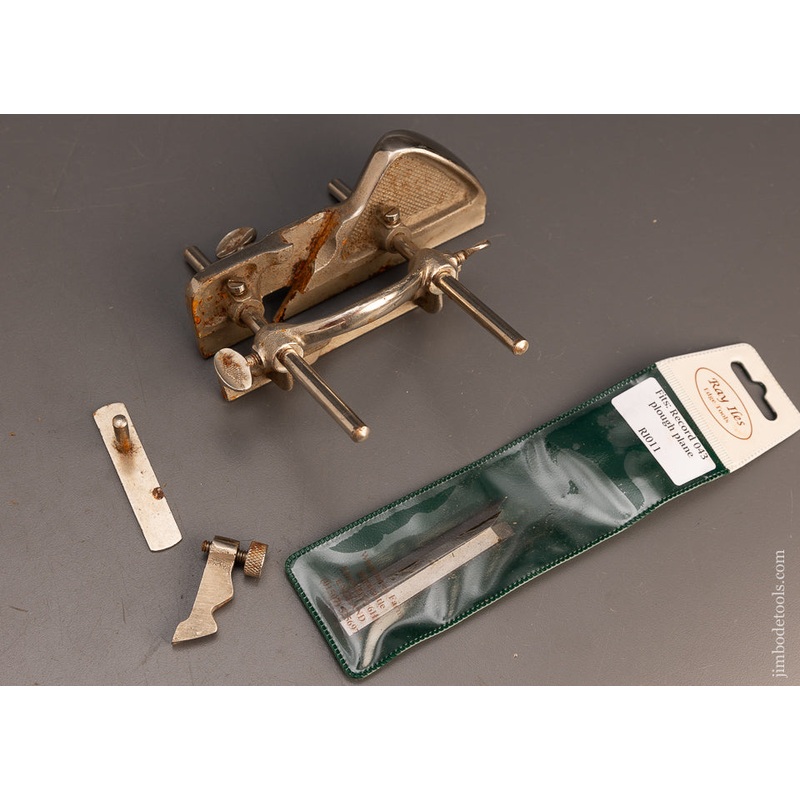 RECORD No. 043 Plow Plane with New Cutter Set – 113617
