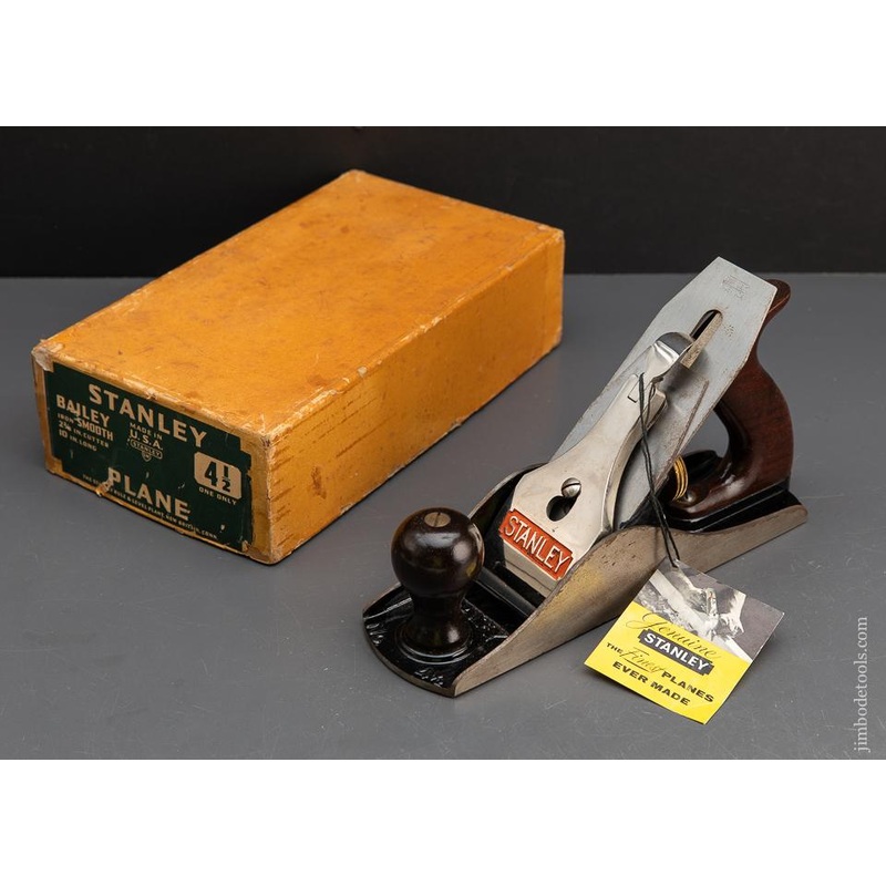 STANLEY No. 4 1/2 Jumbo Smooth Plane with TAG Type 16 circa 1933-41 MINT in Original Box – 93511