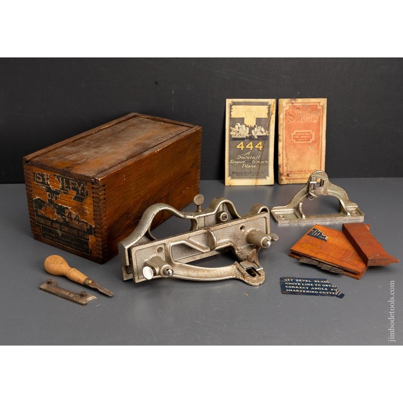 STANLEY No. 444 Dovetail Plane 100% Complete in its Original Chestnut Box – 95732 – AS OF NOV 24